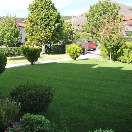 The Other Side Of Meteora With Lush Garden, Bbq & Pavillion Apartmán