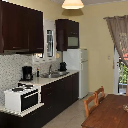 The Other Side Of Meteora With Lush Garden, Bbq & Pavillion Apartment Kalambaka