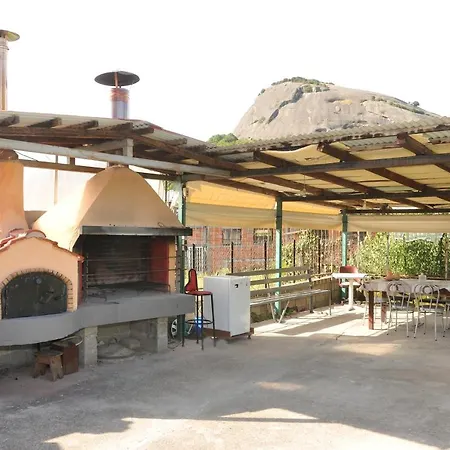Apartment The Other Side Of Meteora With Lush Garden, Bbq & Pavillion *